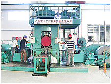 由于轧机轴承是轧机在使用的时辰比力必要的部件，所以通常使用轧机的企业城市提前采办一些轧机轴承。这样即便在使用的时辰必要更换，也不会影响到设备的运行。而这些所购入的轴承在安设的时辰也是有肯定的要求的，若是安设不是极度适当可能会造成最终的毁损。